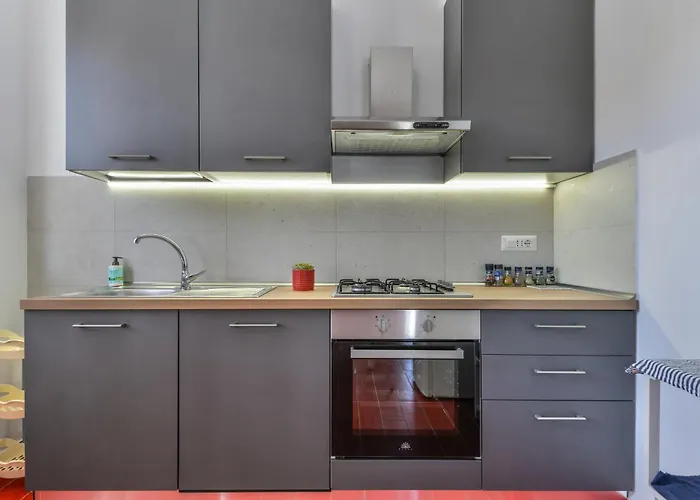 Elba Bellavista -- -- * קאבו